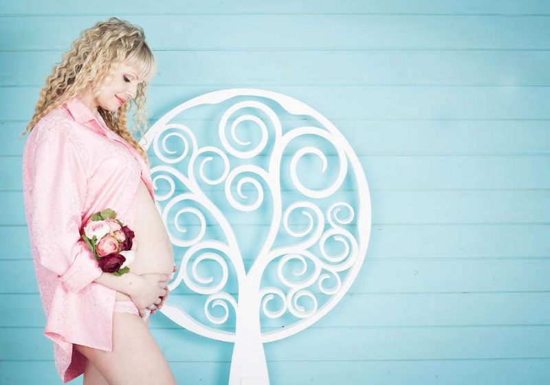 怀孕初期褐色分泌物是怎么回事怀孕初期想吐吐不出来怎么办
