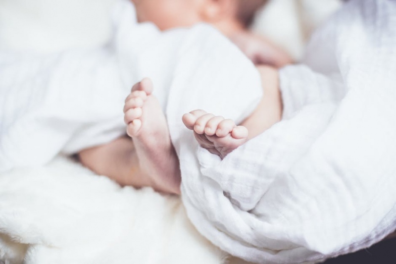 六个月宝宝睡觉老翻身的原因六个月宝宝睡觉爱翻身怎么办