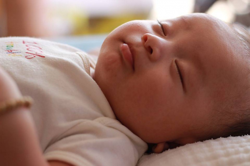 50天的宝宝睡觉深呼吸宝宝深呼吸的原因